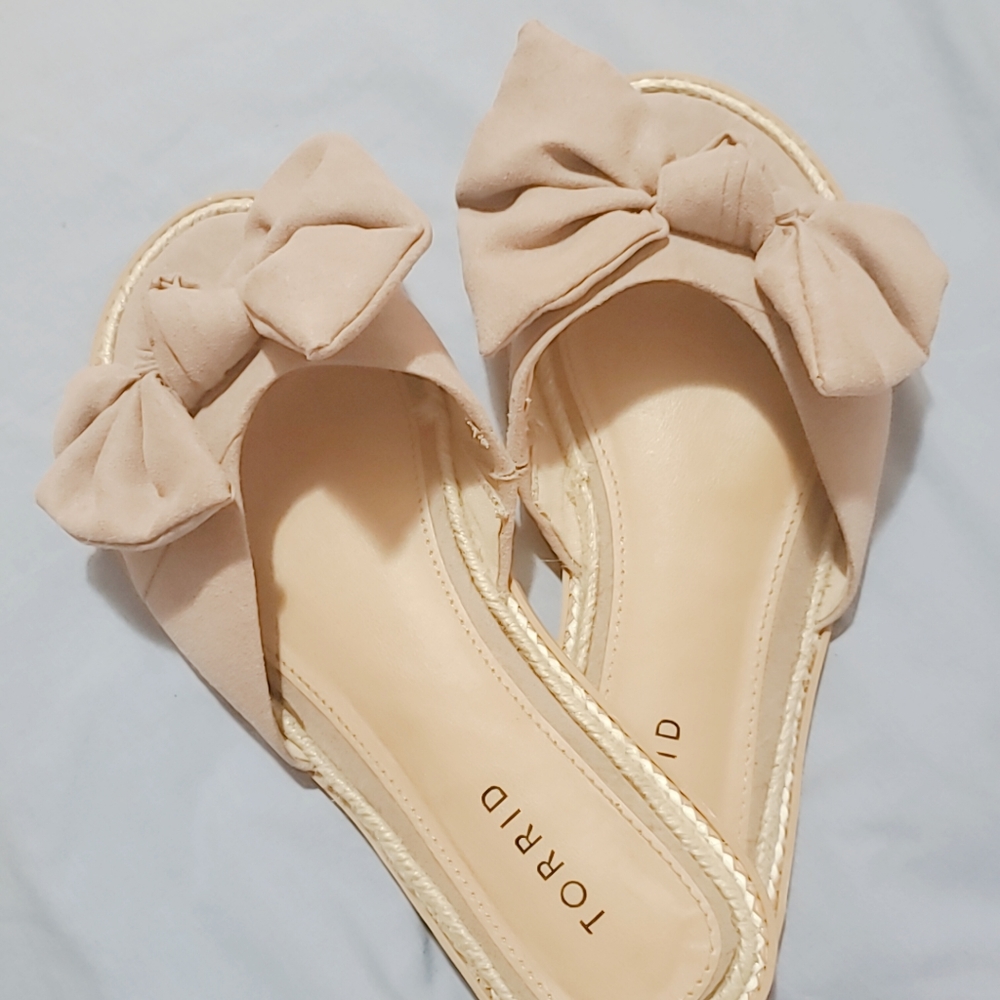 TORRID bow slides